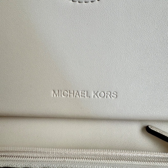 Michael Kors Fulton Large light Cream Pebbled Leather phone case Wallet … - Picture 7 of 8